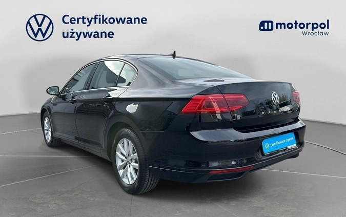 Volkswagen Passat cena 92900 przebieg: 129436, rok produkcji 2020 z Józefów małe 781